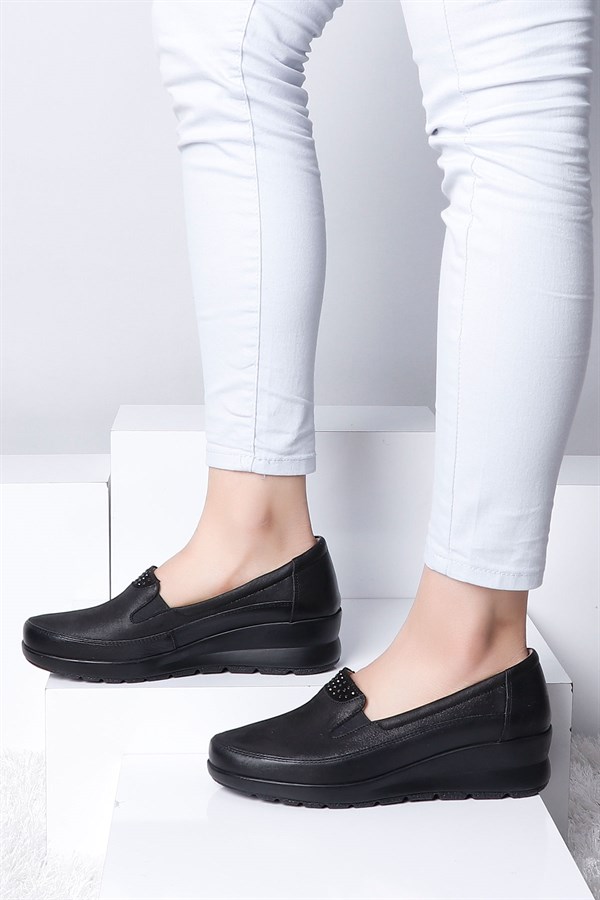 Siyah Kakiki Deri Dolgu Topuk Kadın Ayakkabı P27