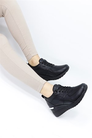 Siyah Dolgu Topuk Bağlı Spor Ayakkabı 609