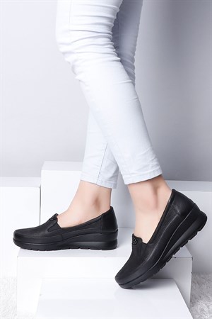 Siyah Kakiki Deri Dolgu Topuk Kadın Ayakkabı P27