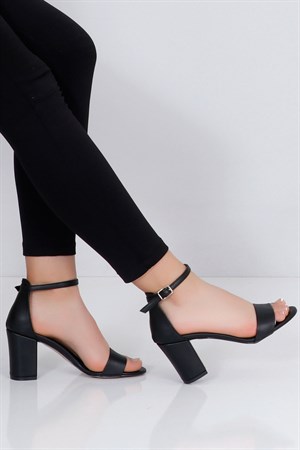 Siyah Kalın Topuk Kadın Sandalet LM6200