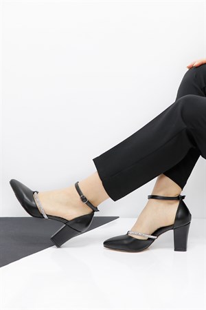 Siyah Kalın Topuklu Taşlı Kadın Ayakkabı 122