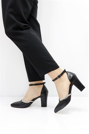 Siyah Kalın Topuklu Taşlı Kadın Ayakkabı 122